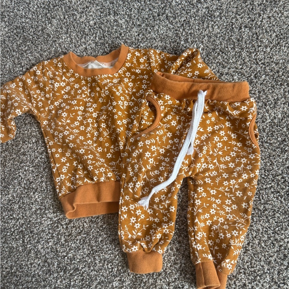 Baby girl Mustard Floral Baby Sweatshirt & Joggers Set Size 6-12 months